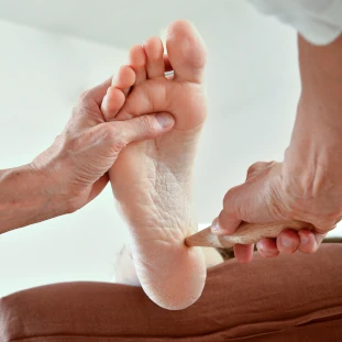 Mehr zur Fußreflexzonen-Therapie Fußreflexzonen-Therapie